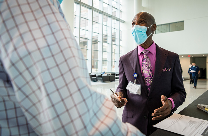 A Cleveland Clinic caregiver provides information to a visitor.